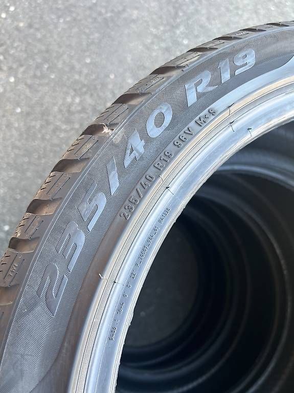 Pneus & Kompletträder: 235/40/19 Pirelli Winterreifen  – Gebraucht aus Frasnacht von nobloff 1