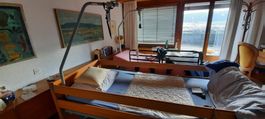 Lit de soins électrique avec matelas anti-escarre