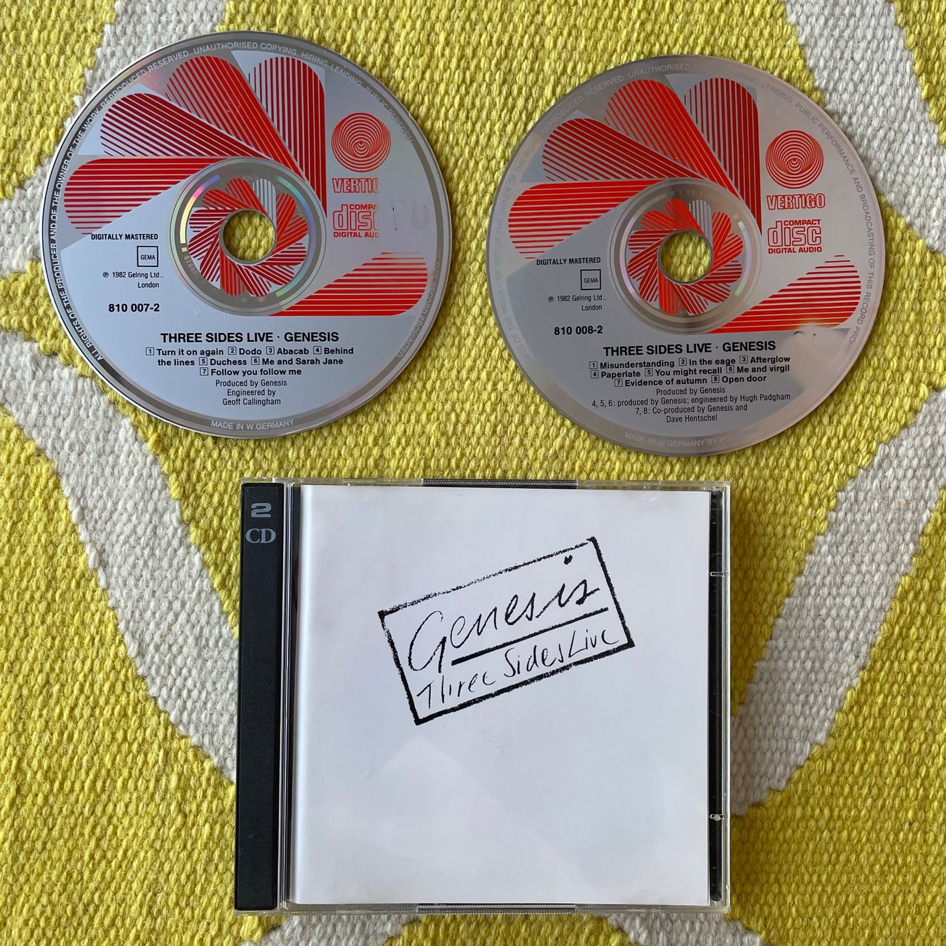 CDs: GENESIS-2CD THREE SIDES LIVE – D'occasion à Rorschacherberg par CD-Roli