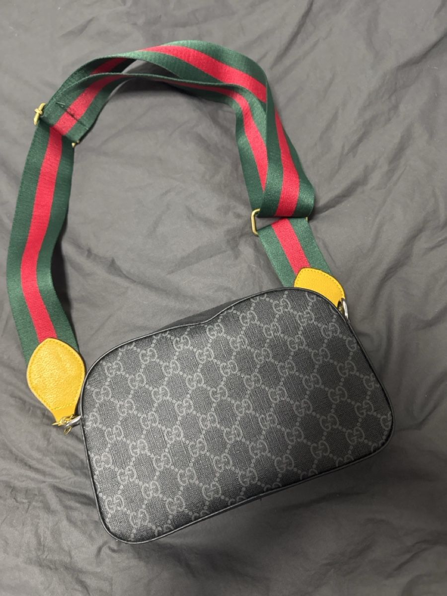 Gucci Autres vêtements & accessoires: sacoche gucci - réplique  – Neuf (Voir description) à Fribourg par bar_q2pw 1