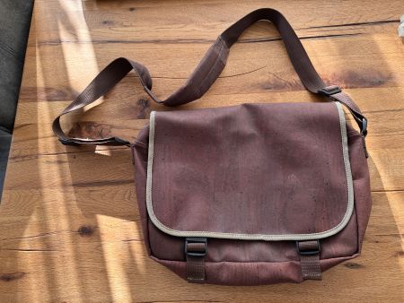 Umhängetasche aus Kork braun mit vielen Fächern ungebraucht