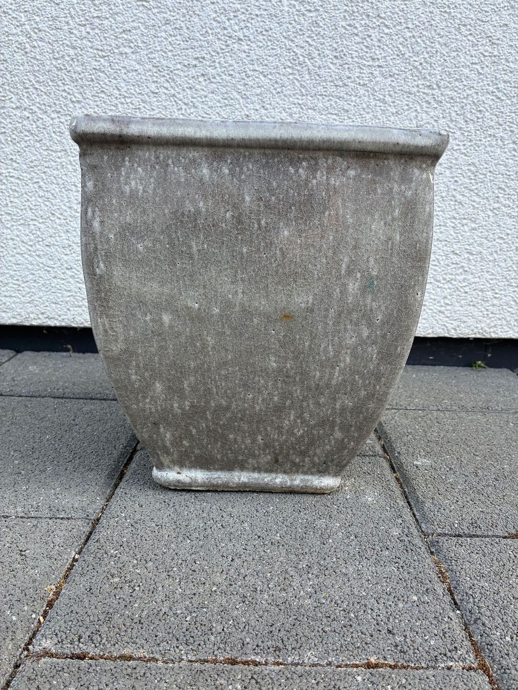 Pots de fleurs: Blumenpflanztopf hellgrau, winterfest, H 28cm, Durchm 23,5cm – D'occasion à Frick par sandra037 2