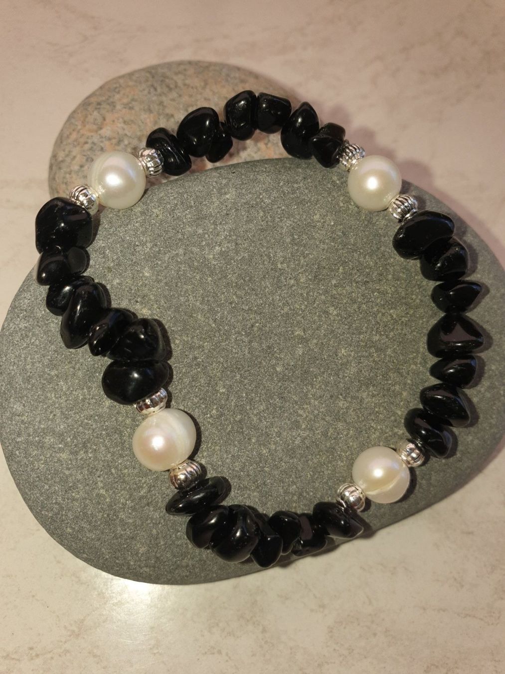 Bracciali & Braccialetti: Onyx/Süßwasser Perlen Elastarmband 18cm – Nuovo e nell'imballaggio originale da Winterthur venduto da katzen07