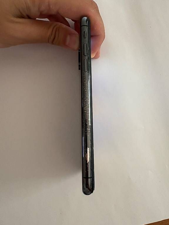 Telefoni cellulari / Smartphones: iPhone 10 in gutem Zustand mit schwarzer Hülle – Usato da Zürich venduto da James_Kr 4