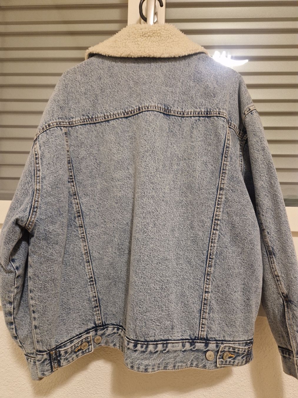 Pull&Bear Jacken: Pull&Bear Jeansjacke mit Teddyfutter hellblau M – Neu und originalverpackt aus Ebikon von kov_9vqb 5