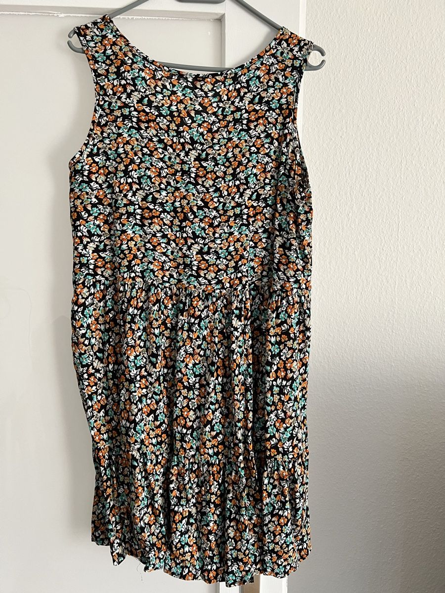 Kleider: Luftiges Sommerkleid - Blumenmuster -Grösse M – Neu und originalverpackt aus Siebnen von toshi123 1
