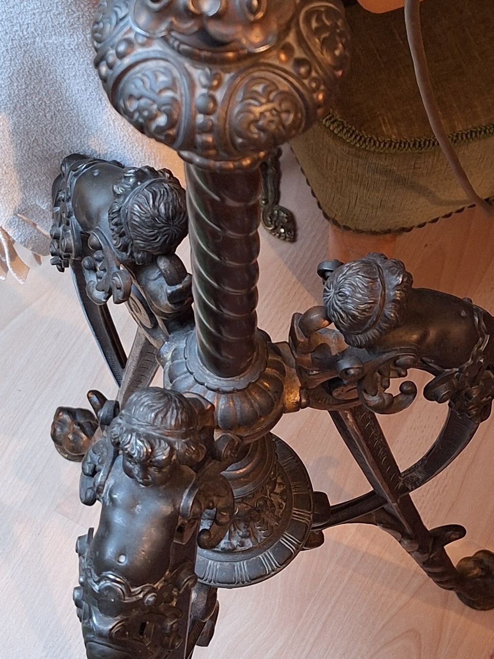 Lampade: Antike Empire/Napoleon Stehlampe – Usato da Rheinfelden venduto da Cleopatra2000 8