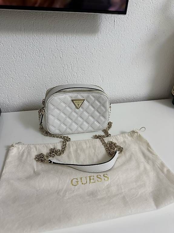 Taschen für Damen: Guess Tasche – Neu und originalverpackt aus Gossau SG von cuk_fyc6 2