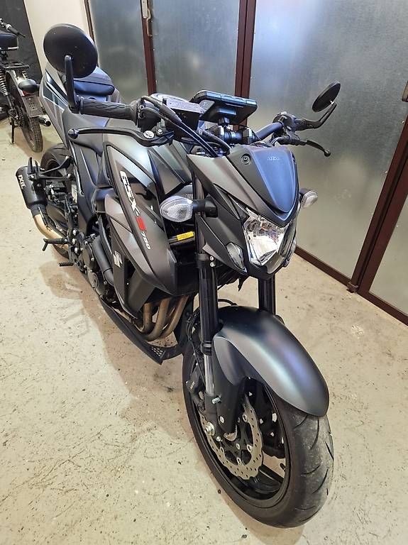 Strada: Suzuki GSXS 750 – Usato da Kölliken venduto da Chilfiker 3