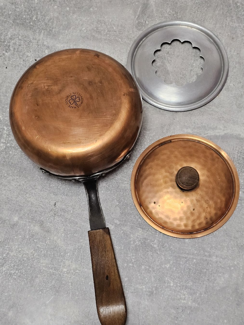 Pentole: Kupferpfanne antik mit Deckel, nostalgisch und robust – Usato da Herzogenbuchsee venduto da tgi_rln7 1