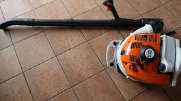 Stihl-Laubbläser mit Motor