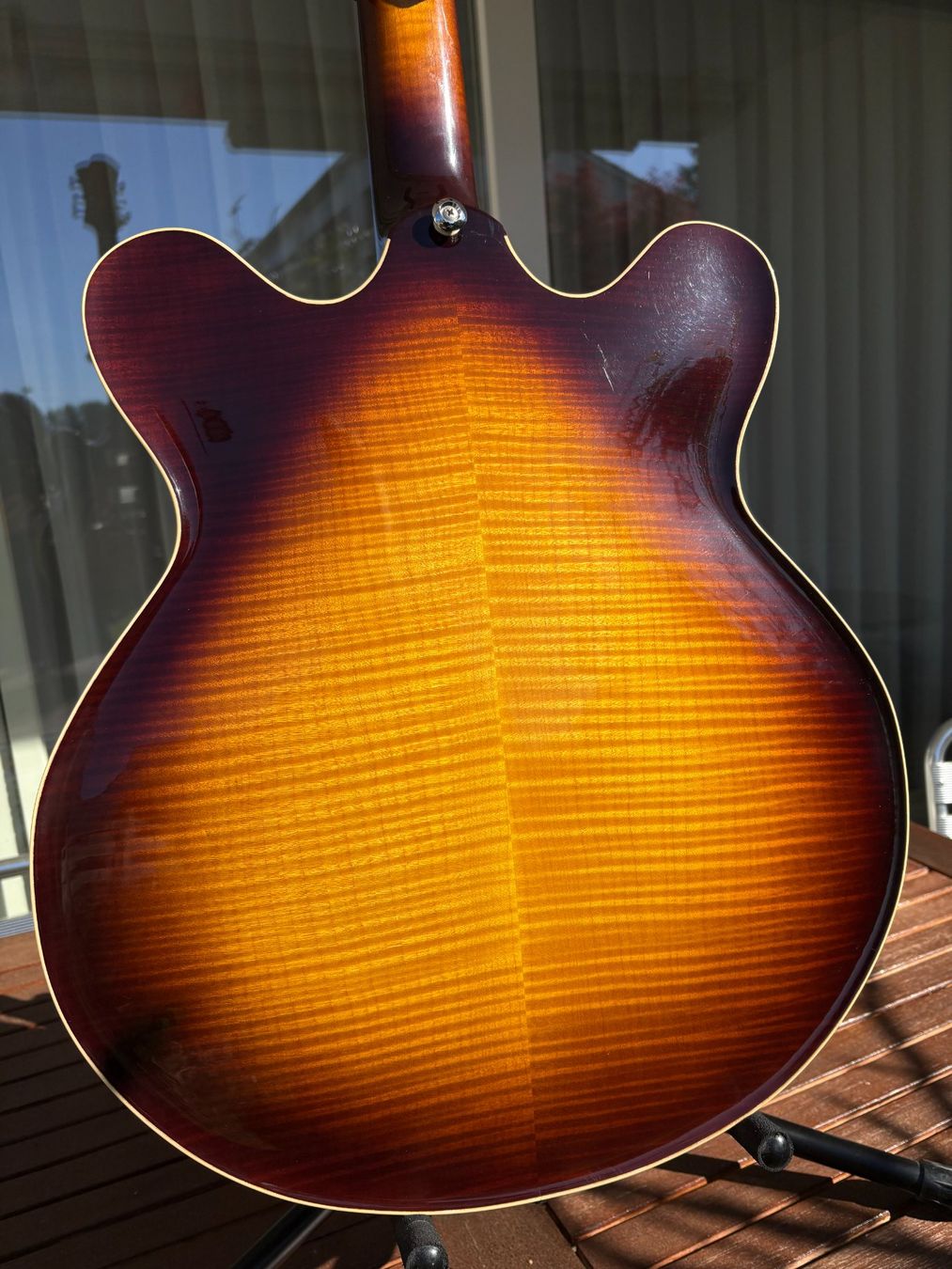 Strumenti musicali: Victor Baker Model 35 2010 Sunburst owned by Ed Cherry – Usato da Obfelden venduto da boletus03 2