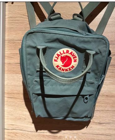 Grüner Fjällräven Kånken Rucksack