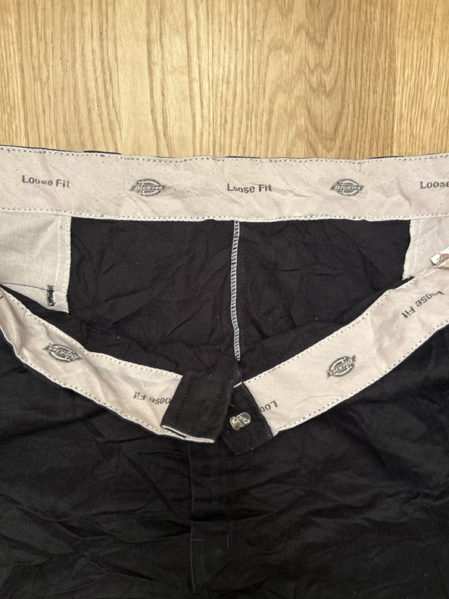 Dickies Pantaloni: Dickies Capri Hose dunkelblau Grösse 50 / 30 – Usato da Luzern venduto da ThrowbackVintage 1