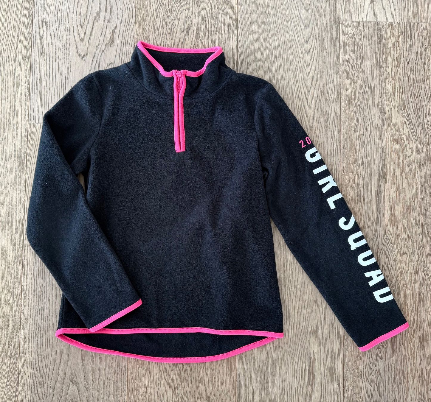 Pullover & Sweatshirts: Schwarzer Fleece-Pulli "Girl Squad", Gr. 140 – Gebraucht aus Cham von Contuc