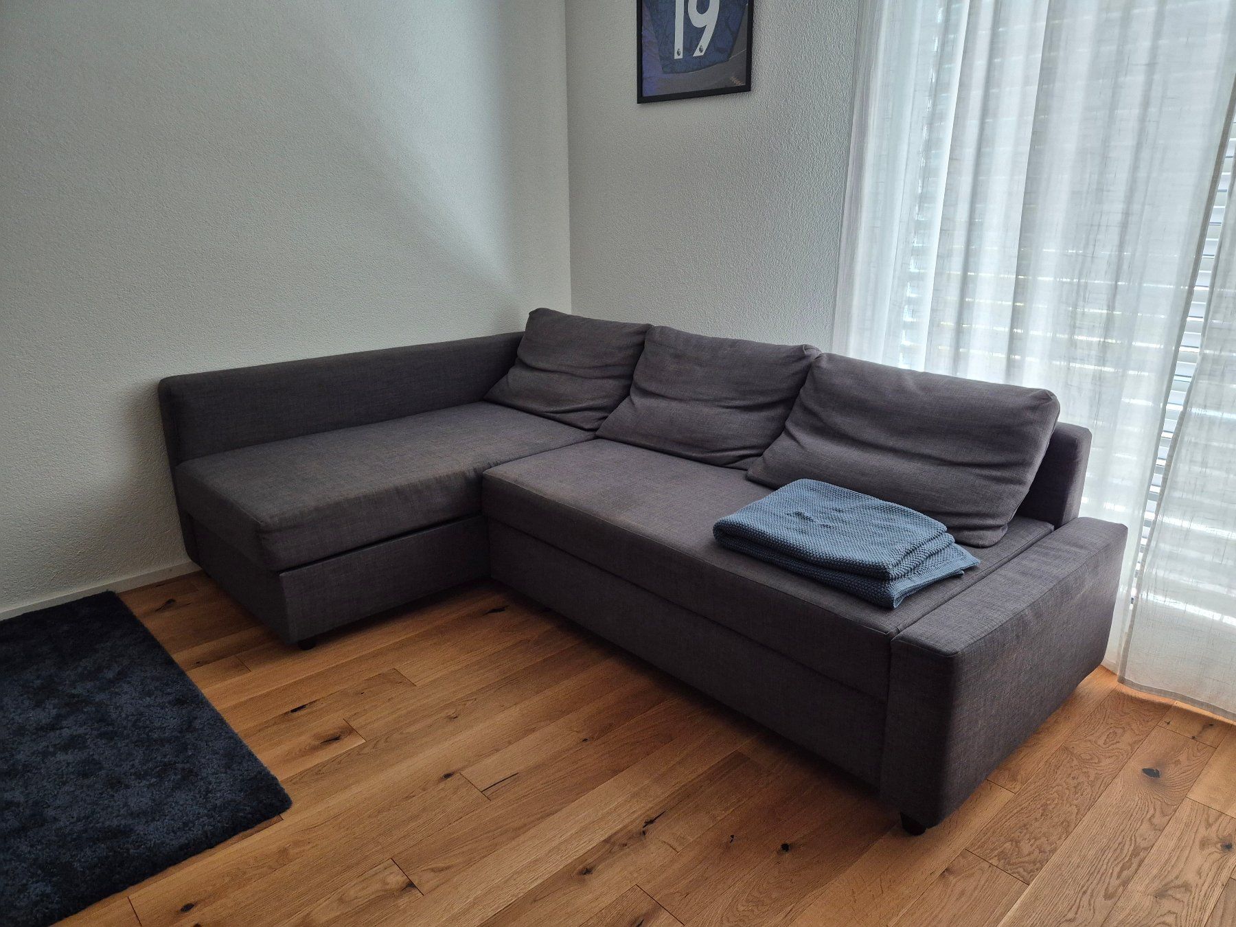Divani: IKEA FRIHETEN Ecksofa – Dunkelgrau – Usato da Herzogenbuchsee venduto da ste_qq8n