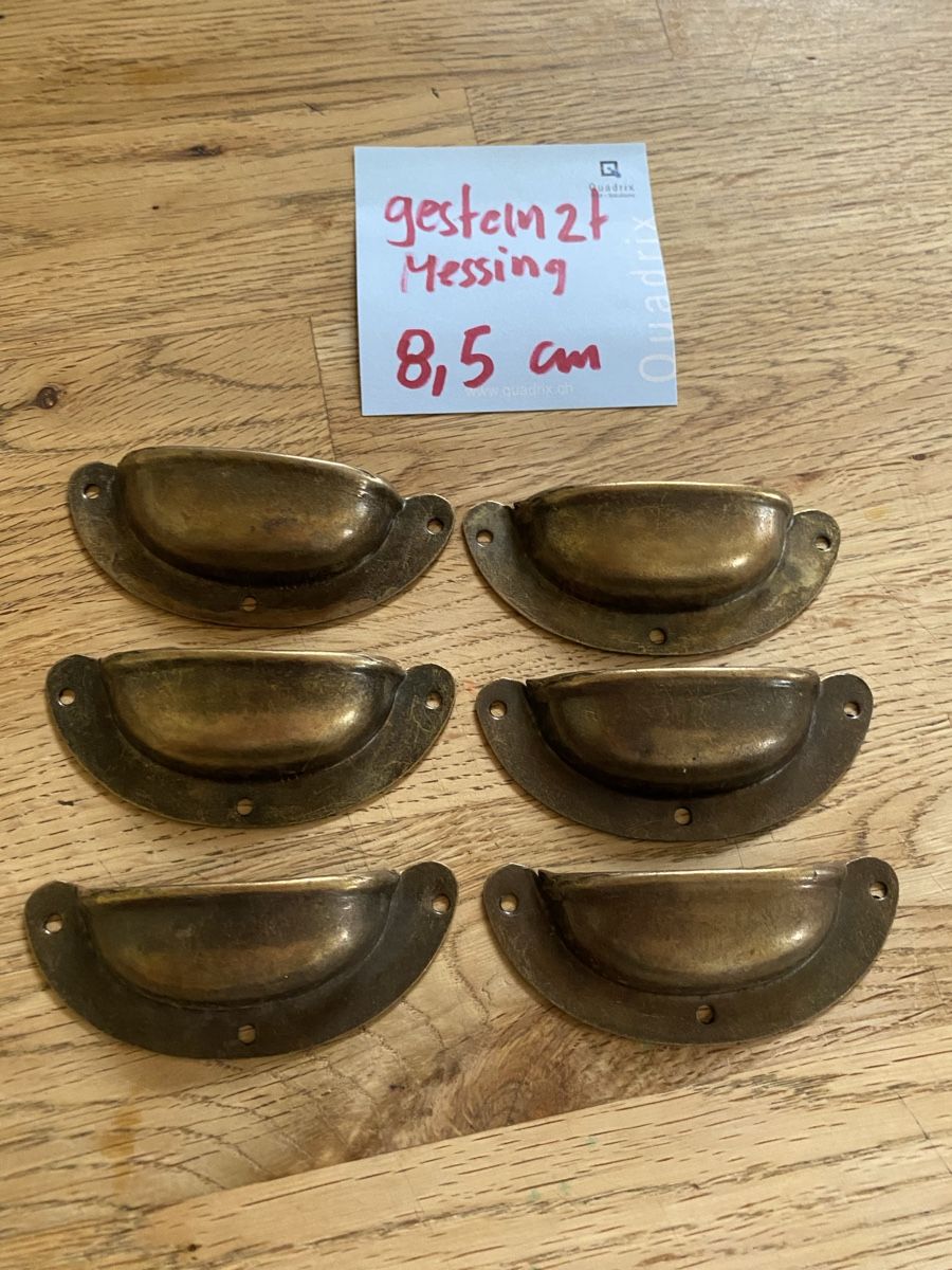 Ferramenta: 6 Muschelgriffe – Usato da Flawil venduto da Naphtali