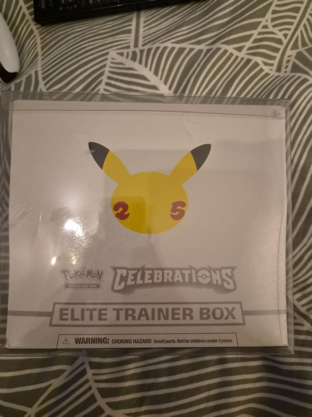 Pokémon Carte collezionabili: ETB Celebration 25 th Pokémon  – Nuovo e nell'imballaggio originale da Les Acacias venduto da S.Vieira