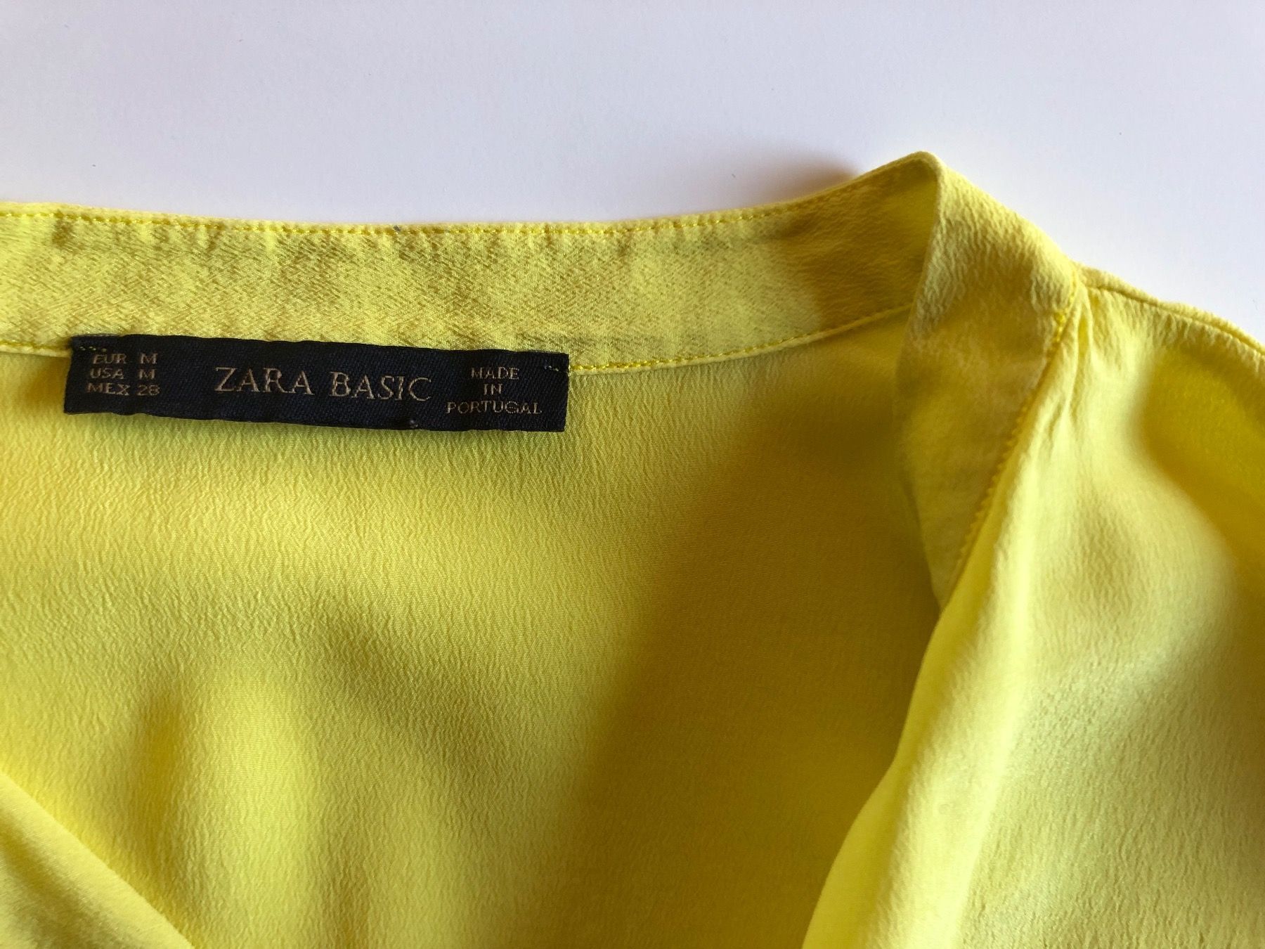 Zara Chemisiers: Zara Seidenbluse Zitronengelb, Gr. M – D'occasion à Grellingen par dinge 2