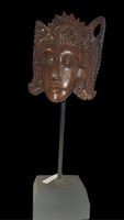 Masque Balinaise esculpte en bois avec socle