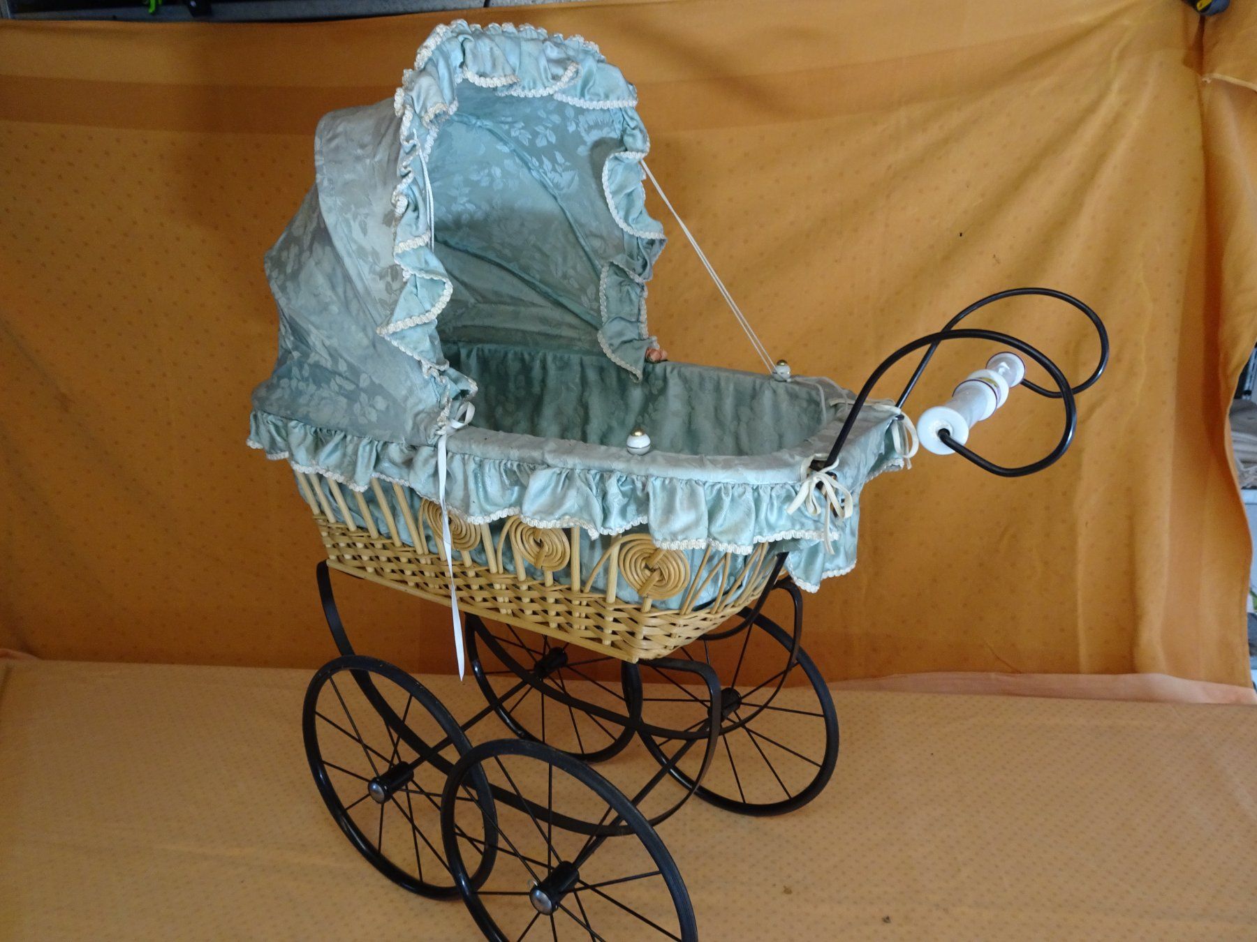 Puppenwagen: Nostalgischer Puppenwagen – Gebraucht aus Oberwangen b. Bern von est_d8gf 1