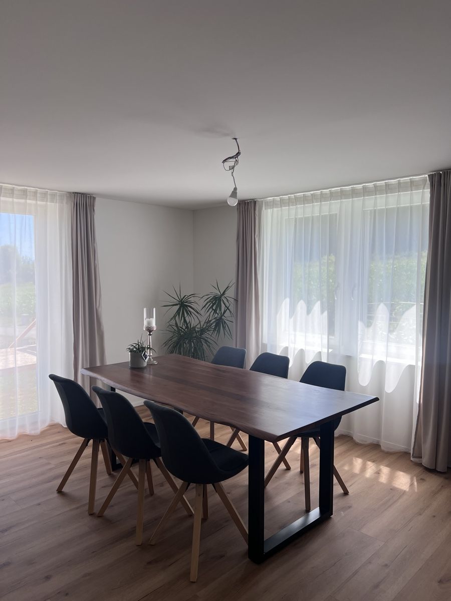 Tables: Schöner Holz Esstisch – D'occasion à Zihlschlacht par aha_