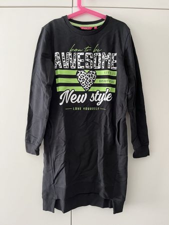Ein Futurino Girl Hemdkleid schwarz