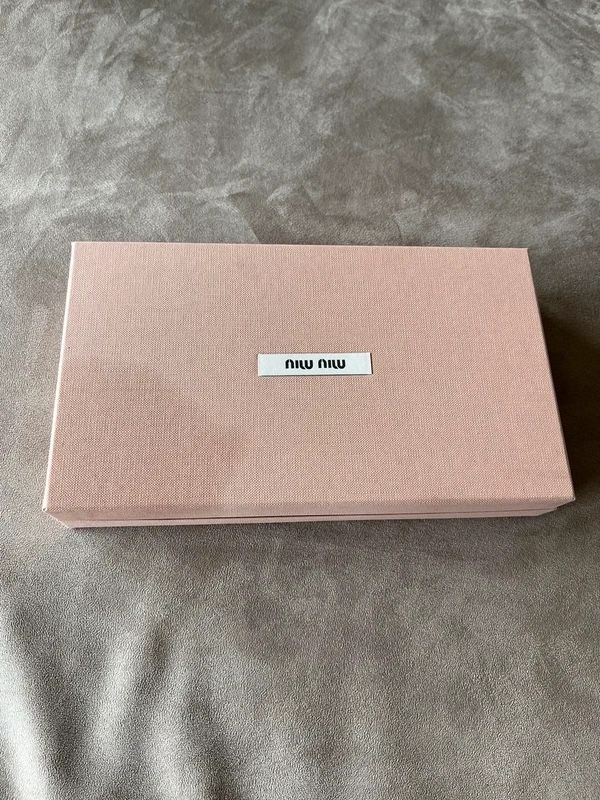 Miu Miu Sacs femmes: Miu Miu Clutch Neu – Neuf avec emballage d'origine à Allschwil par ale_99l7 2