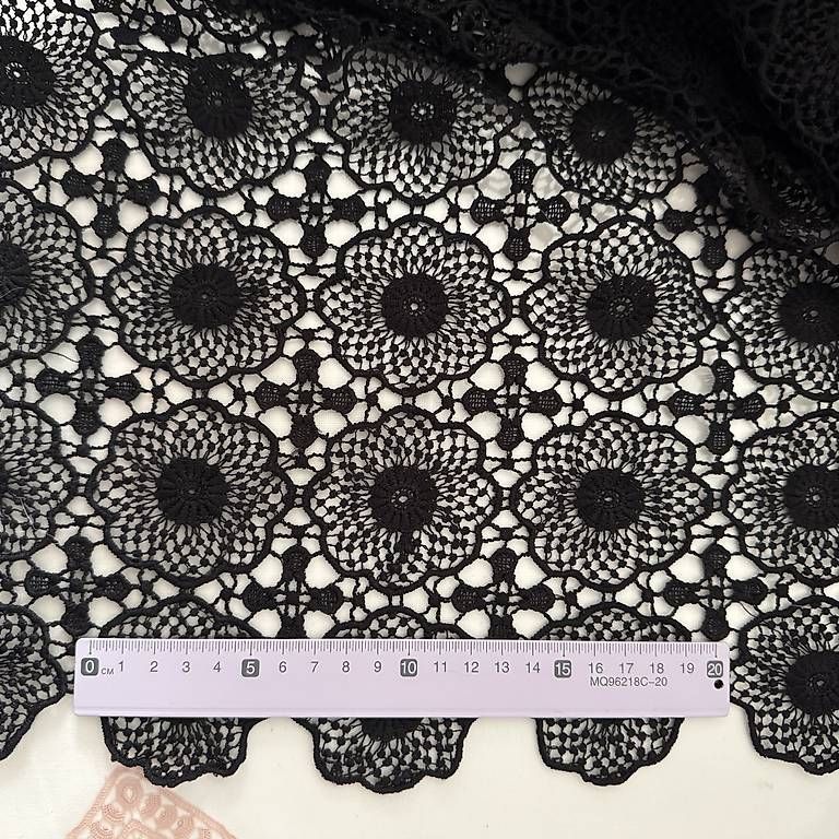 Stoffe: Stoff- Spitze schwarz – Neu und originalverpackt aus Muttenz von einfach-schoen