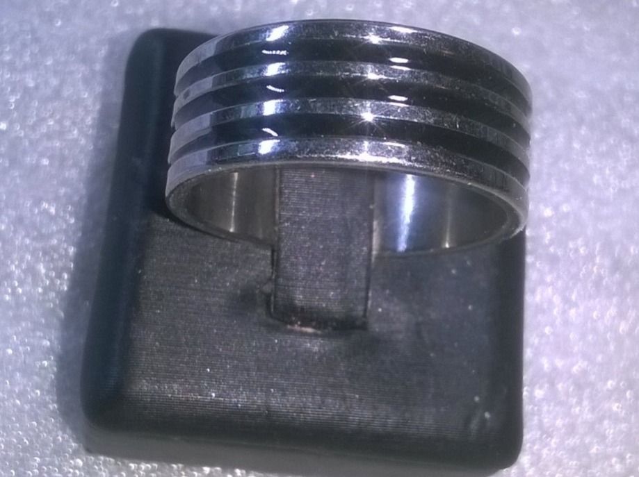 Anelli: RING EDELSTHAL SILBER FARBE MIT SCHWARZ GEMACHT,,,GLANZIG – Nuovo (secondo la descrizione) da Basel venduto da bijoutrie_4