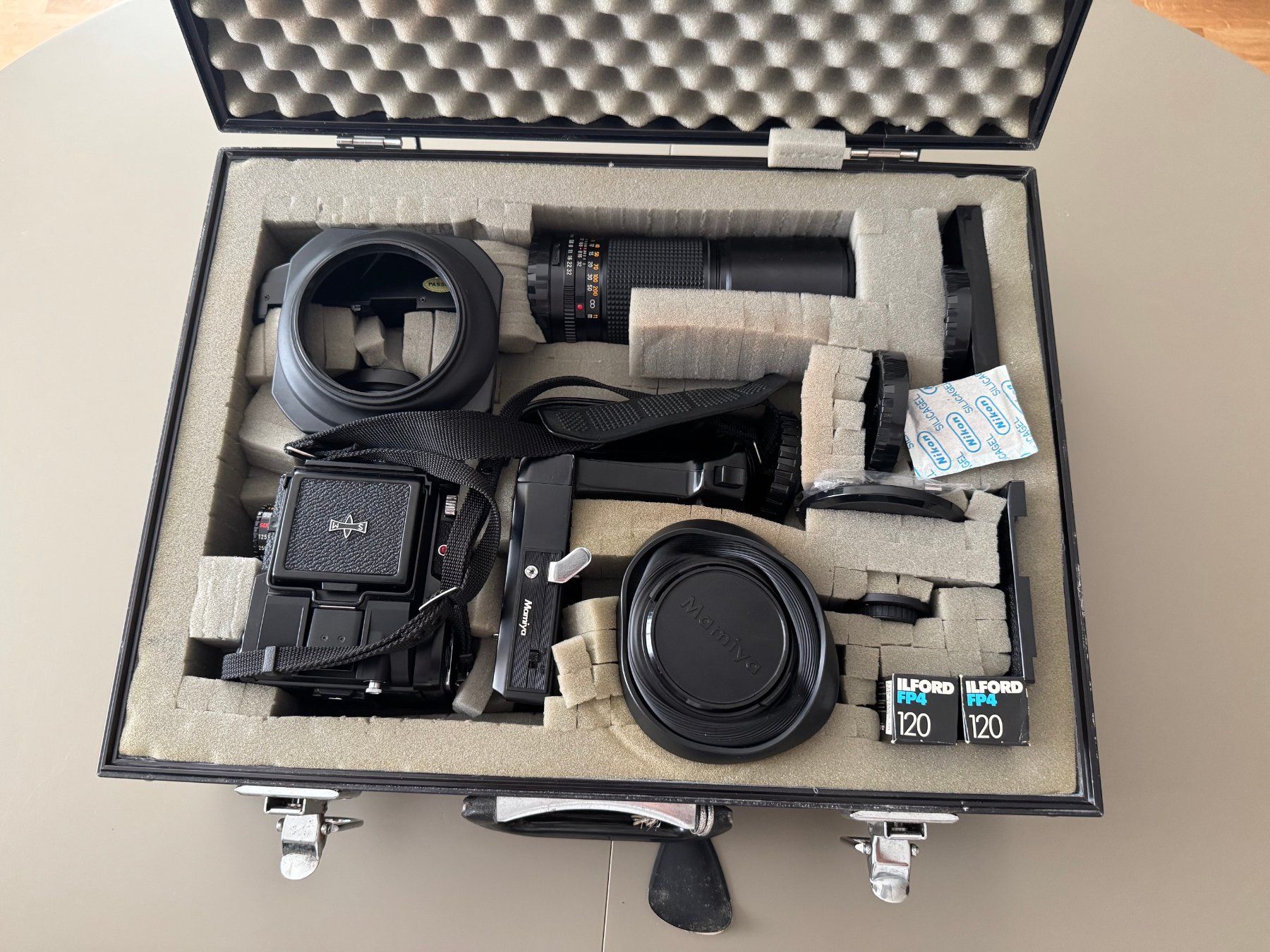 Mamiya Fotocamera: Mamiya M645 1000S Mittelformatkamera mit Zubehör – Usato da Kloten venduto da Gerecapelli 8