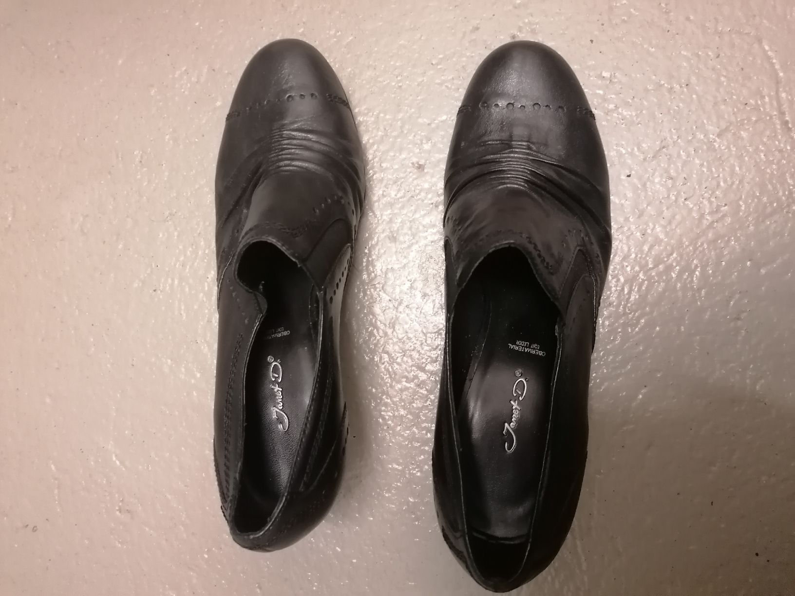 Chaussures femmes: Schwarze Schuhe mit Absatz Gr. 38 – D'occasion à Nänikon par Manta87 1