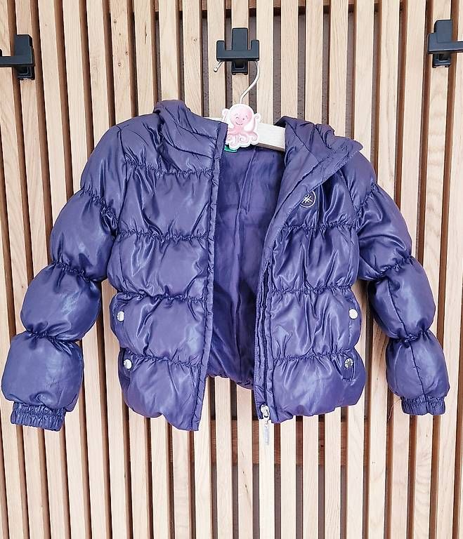 Benetton Giacche & Cappotti: Benetton Daunenjacke Grösse 82/80 – Usato da Seftigen venduto da G00
