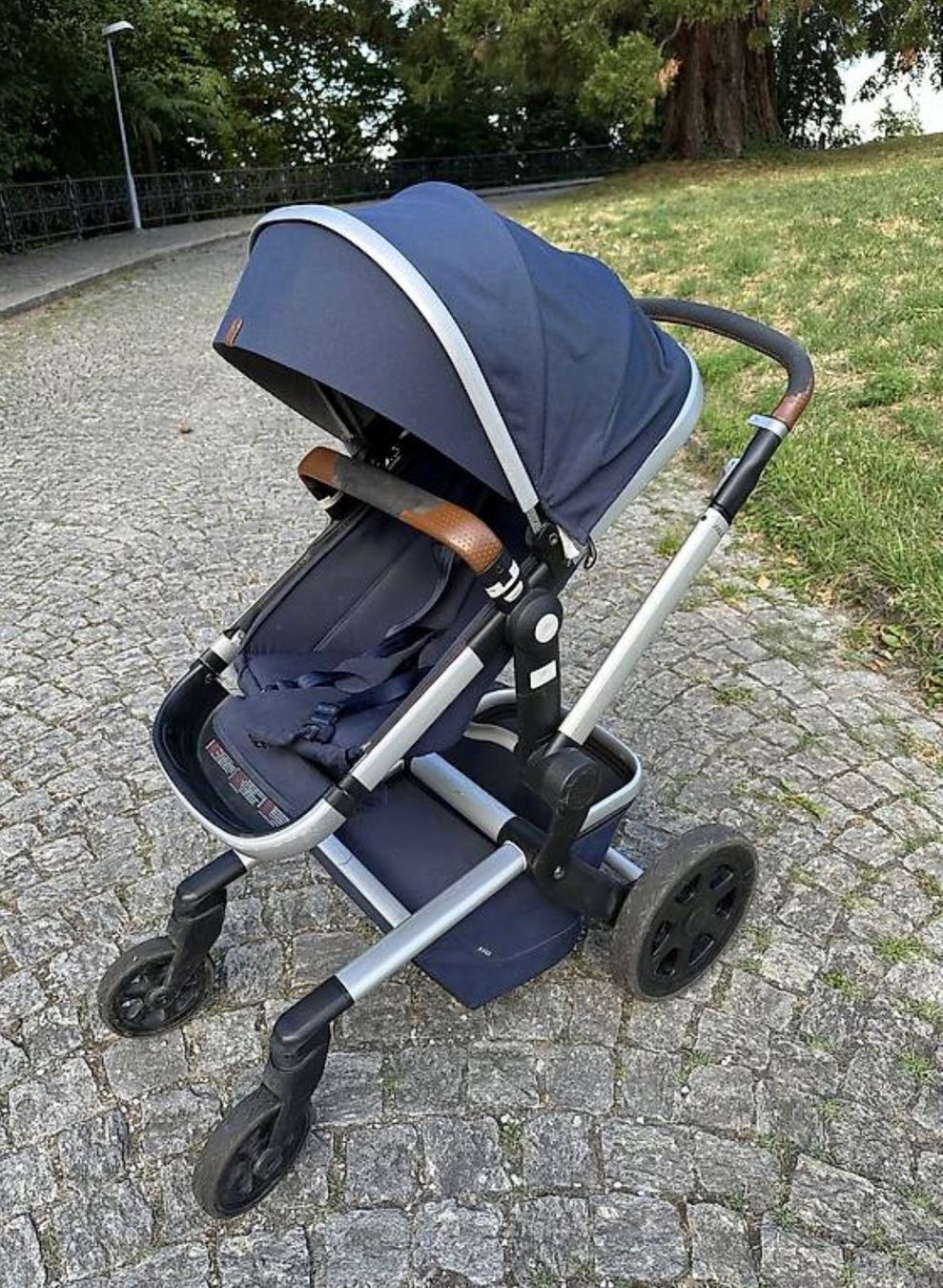 Joolz Carrozzine: Kinderwagen Joolz Day 2, dunkelblau – Usato da Zürich venduto da di_con