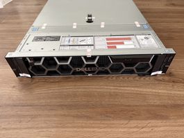 Dell PowerEdge R740 – 2× Xeon Gold 6254, 32GB ECC, PERC H750