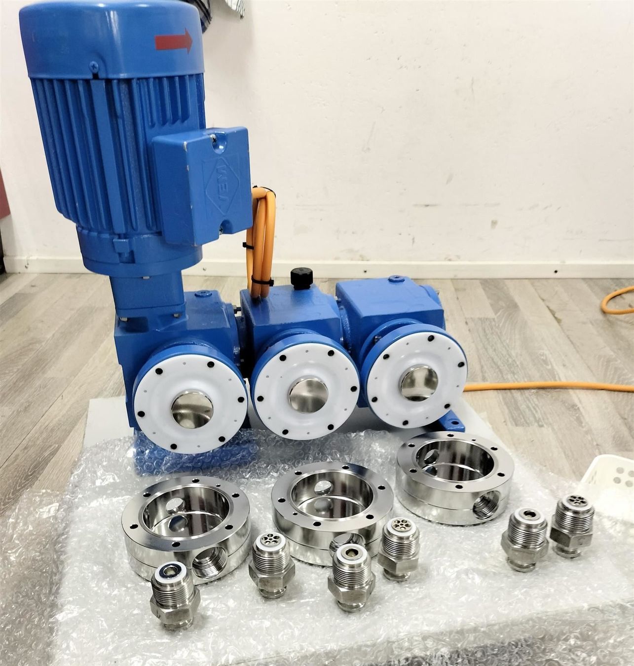 Accessori da laboratorio: Lewa Ecodos EEK 0090 S13 Diaphragm Metering Pump – Usato da Niederdorf venduto da LeptonAG_Labor 4