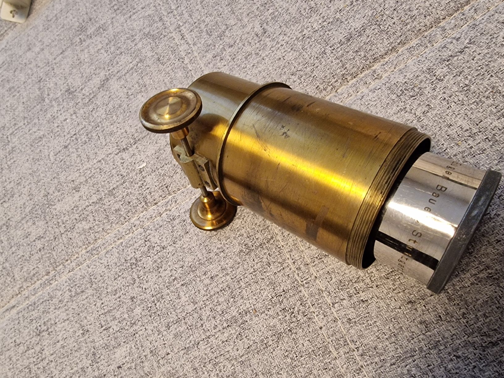 Sonstiges zu Optik: Microscope ancien en laiton, marque Eugen Bauer, état défect – Defekt aus La Chaux-de-Fonds von Ric_m628 3