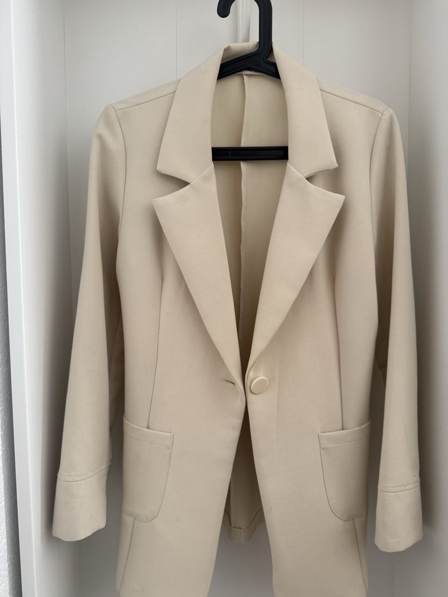 Giacche: Blazer creme farbig Grösse 38 – Usato da Zollikofen venduto da Akshy