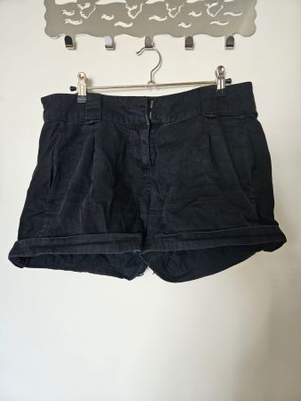 Schwarze kurze Shorts