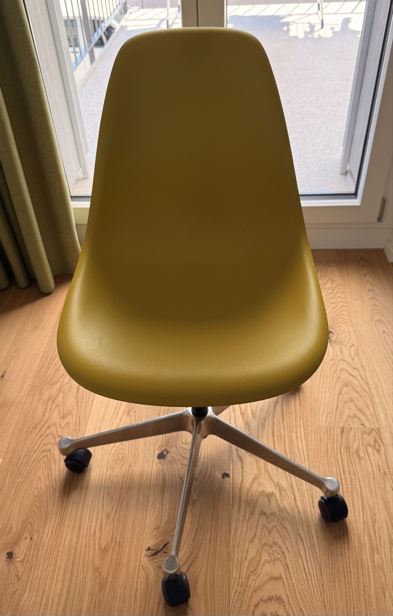 Eames Sedie: Eames Plastic Chairs / Bürostühle  – Usato da Schüpfen venduto da dub_svh2 4