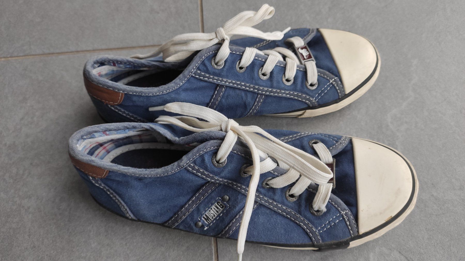 Mustang Schuhe für Jungen: Stoffturnschuhe Gr 35 von Mustang – Gebraucht aus Riehen von India13 1