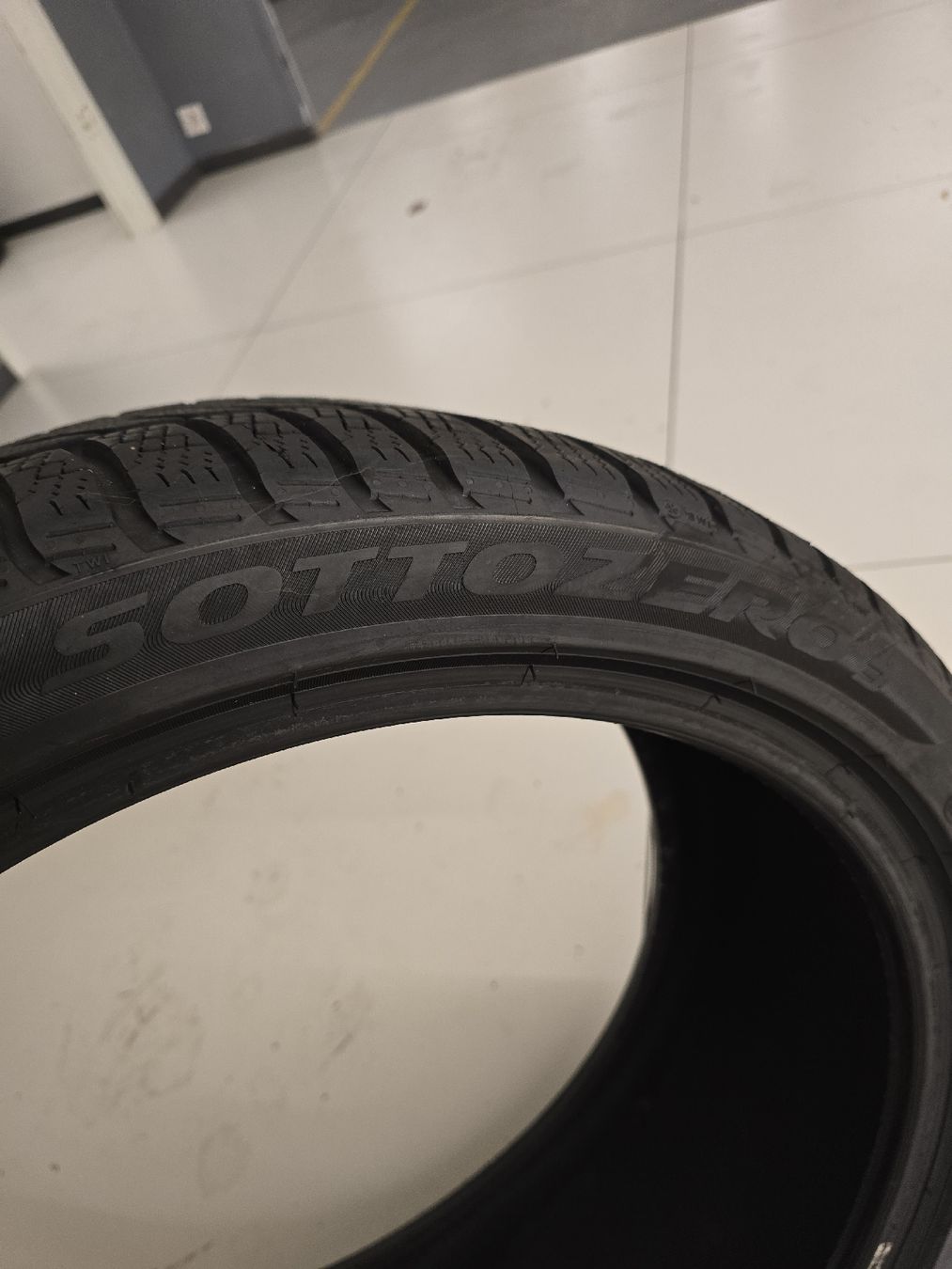 Altro in Scrittura & Disegno: set de pneus hiver Porsche – Usato da Rolle venduto da Challenge13 1