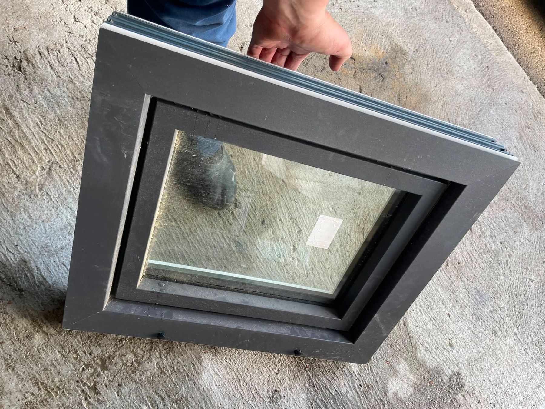 Finestre: Fenster Salamander, grau, 690x590 – Nuovo (secondo la descrizione) da Holderbank SO venduto da ann_lg6r