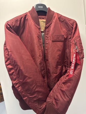 Alpha Industries Bomberjacke rot Grösse M guter Zustand
