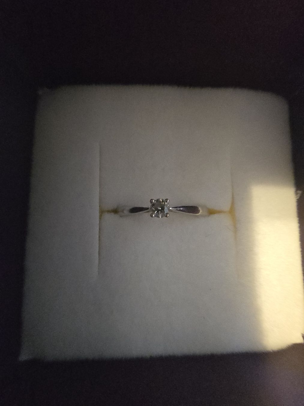 Anelli: ​Superbe bague solitaire en or gris – Usato da La Chaux-de-Fonds venduto da orelg 3