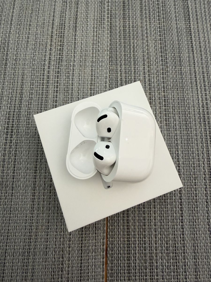 Apple Cuffie: AirPods 4 ANC – Nuovo (secondo la descrizione) da Basel venduto da Mr.Krabs1990 1
