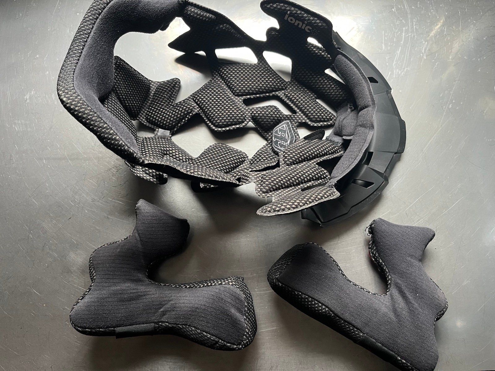 Caschi: Troy Lee Designs D4 cheek pads & headliner Size L – Usato da Massongex venduto da thn311