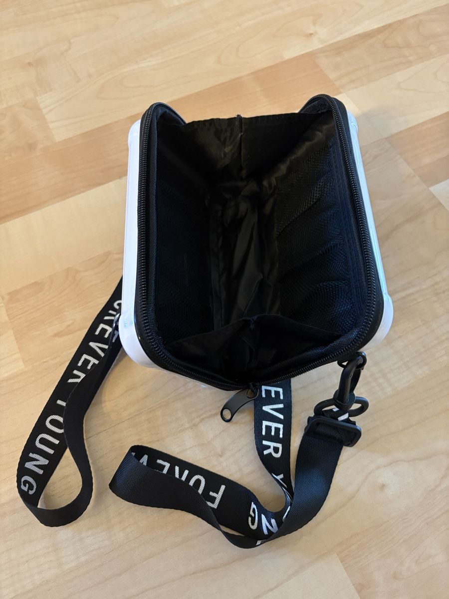 Taschen: Kleine Tasche in Kofferform – Neu (gemäss Beschreibung) aus Adliswil von domii89 1