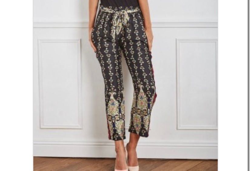 Pantaloni: Pantalon noir fleurs avec ceinture – Nuovo e nell'imballaggio originale da Petit-Lancy venduto da mina222