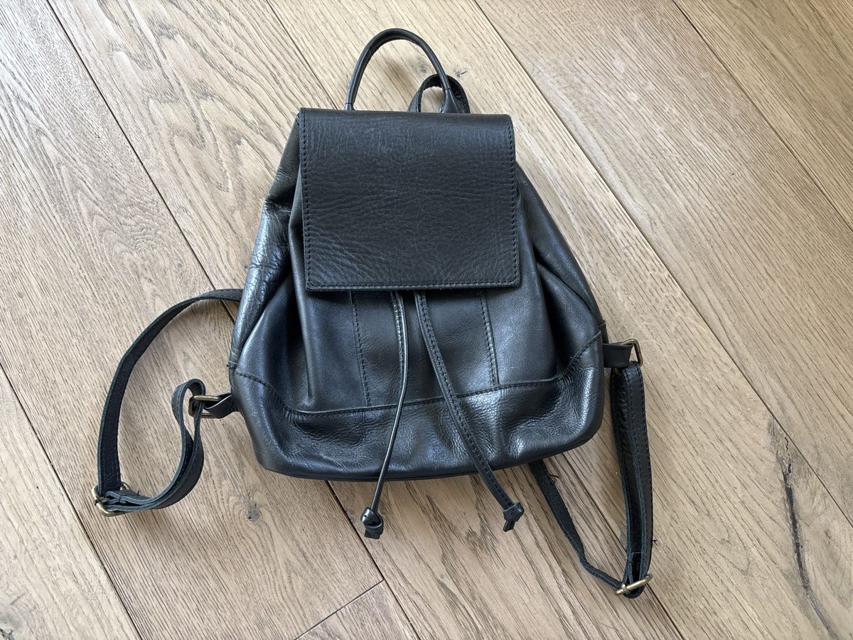 Zaini: Schwarzer,kleiner,Lederrucksack, NEU – Nuovo (secondo la descrizione) da Appenzell venduto da babet01